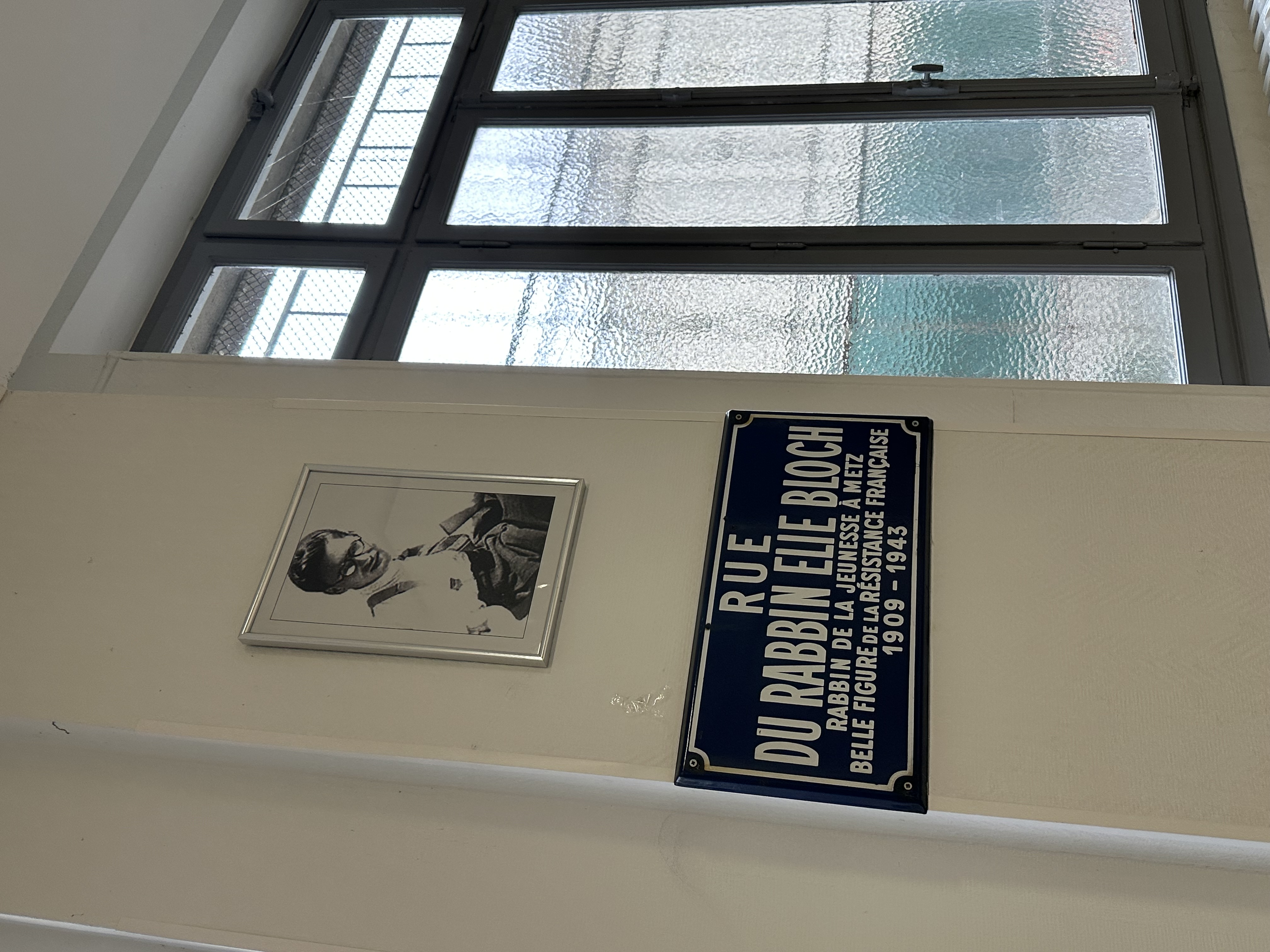 Plaque commémorative du Rabbin Élie Bloch, rabbin de la jeunesse à Metz et figure de la Résistance française