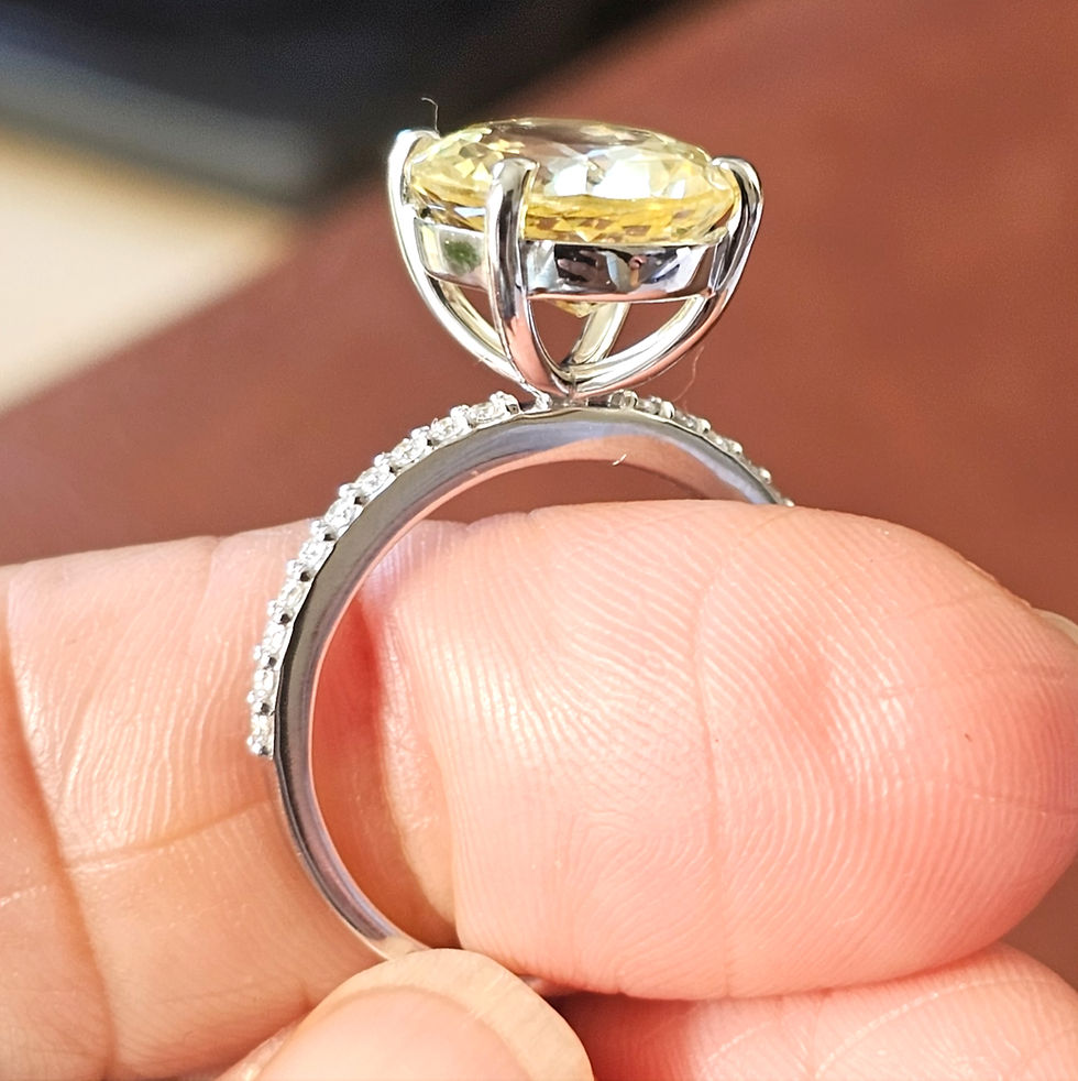 Miniaturbild: OVAL SPARKLING YELLOW SAPPHIRE & DIAMOND SOLITAIRE ENGAGEMENT RING
