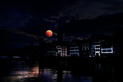 Blutmond über Zürich