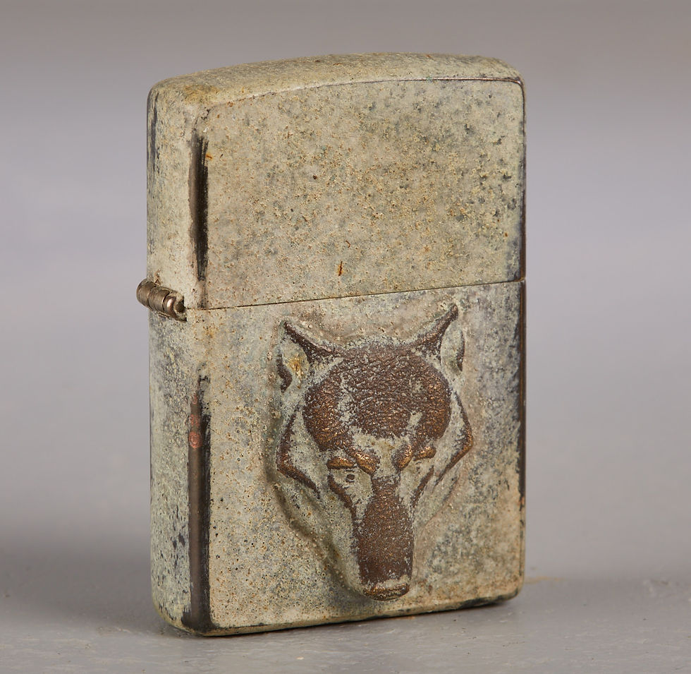 ZIPPO | hartaufhart, Schattenwolf, seitlich