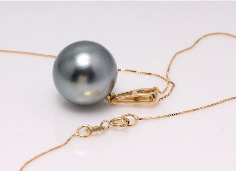 Thumbnail: 14kt Yellow Gold Tahitian Pearl Pendant with 18kt Yellow Gold Necklace