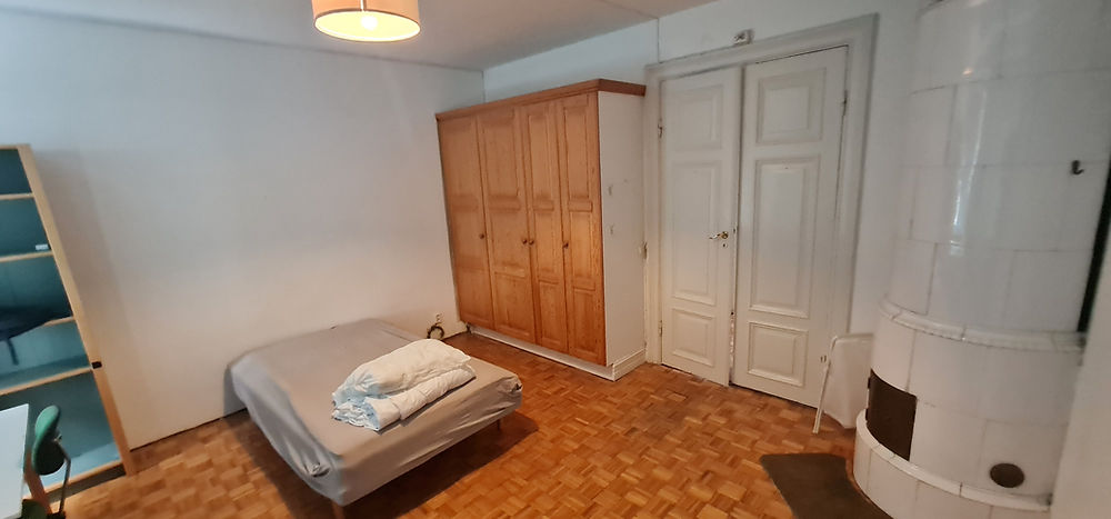 Student housing bedroom in Lund with bed, wardrobe, stove