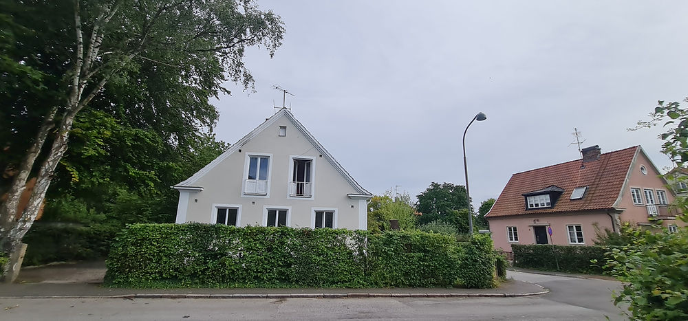 Student housing with green hedge