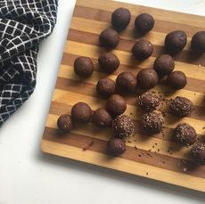 PEANUT BUTTER BLISS BALLS