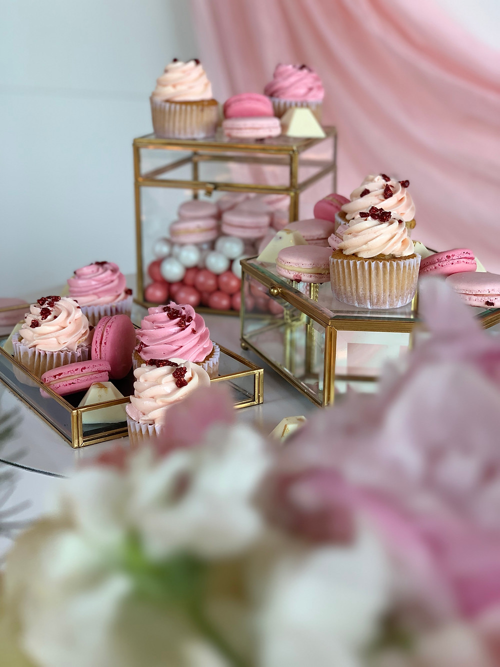 Cupcakes, macarons, bombones artesanales, mesa dulce