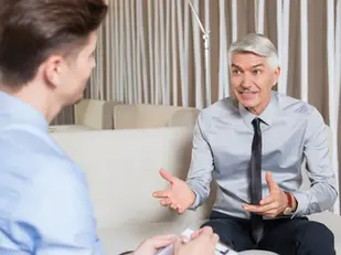 الفرق بين علم النفس الاكلينيكي وعلم النفس الارشادي والمسار الأنسب لك