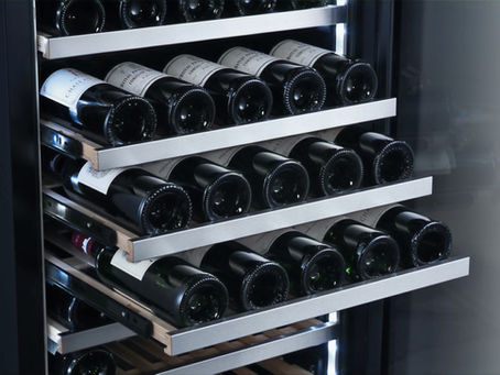 Une cave à vin pour conserver des bouteilles à disposition