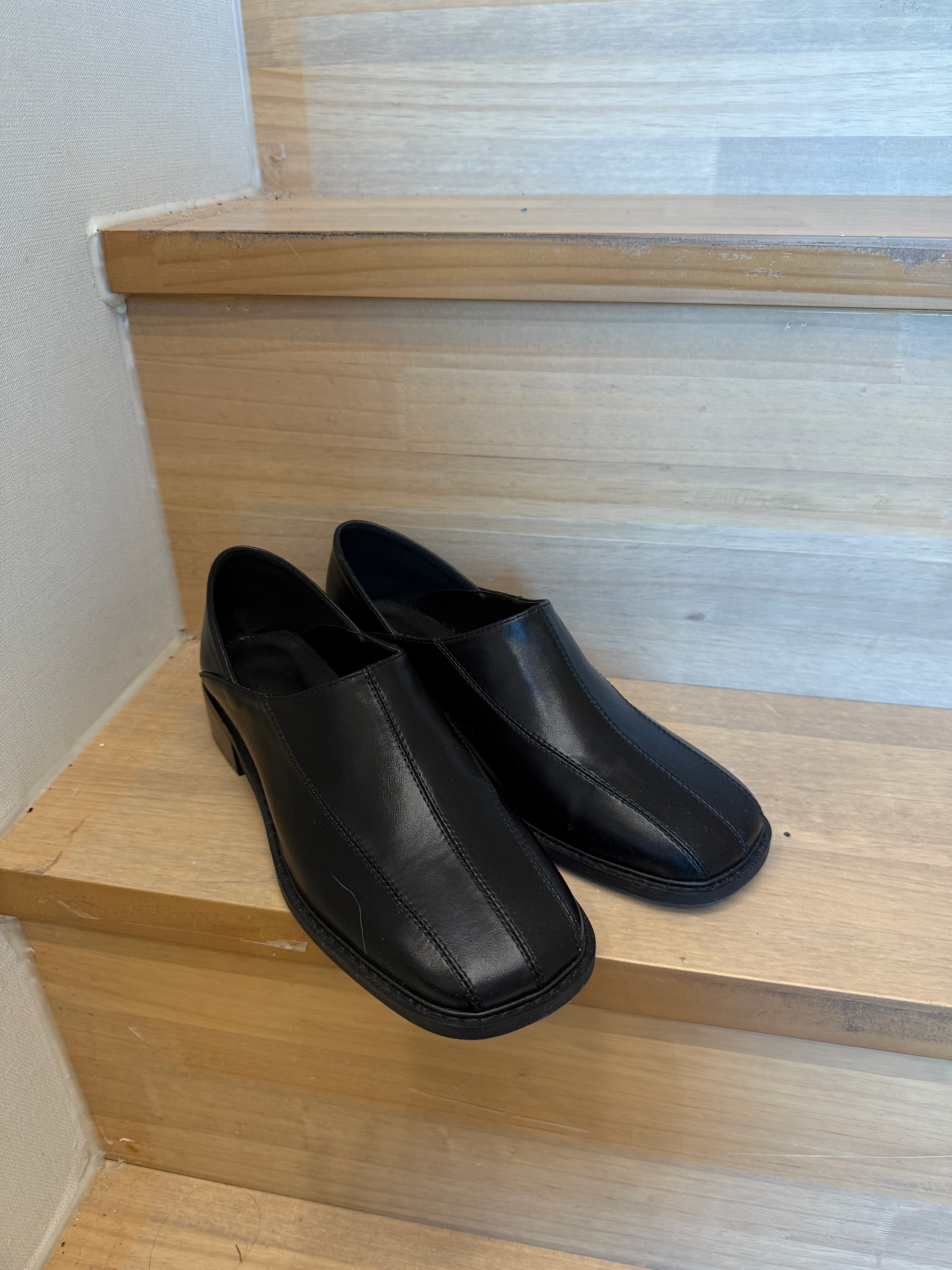 S4027 軟身PU黑色方頭鞋