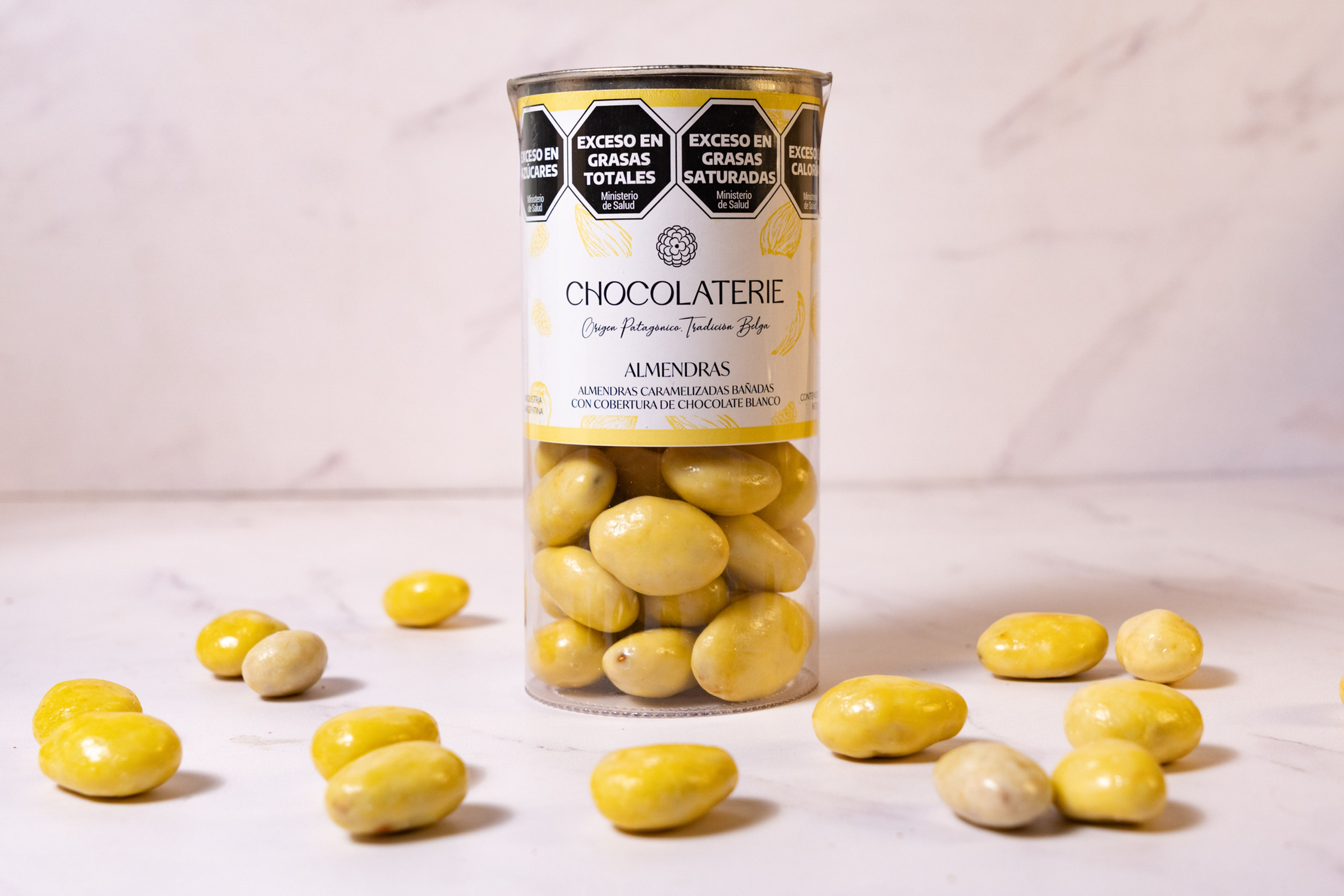 Almendras caramelizadas bañadas en Chocolate Blanco