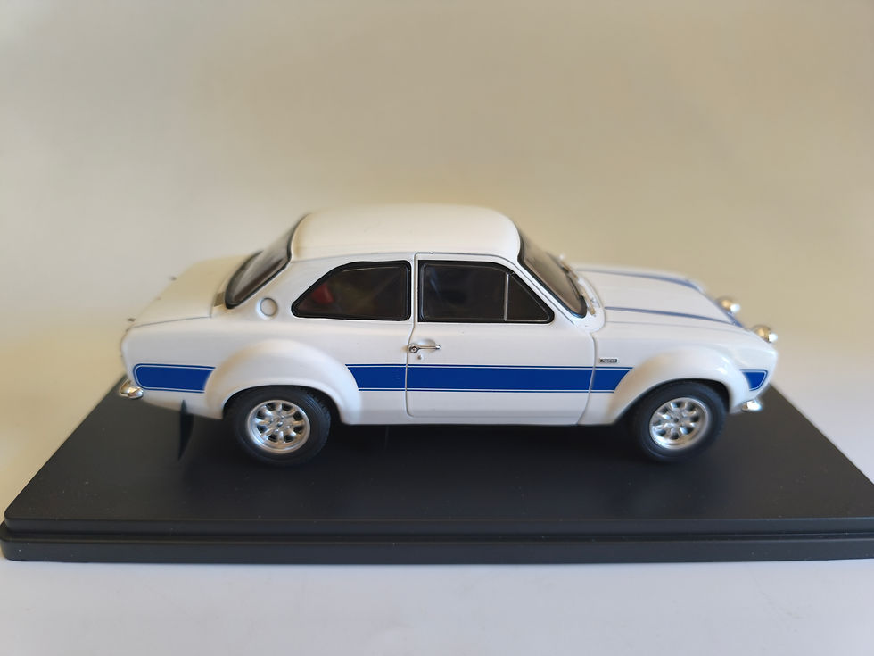 Miniatura: Ford Escort MK IRS 2000 (WhiteBox) 1/24