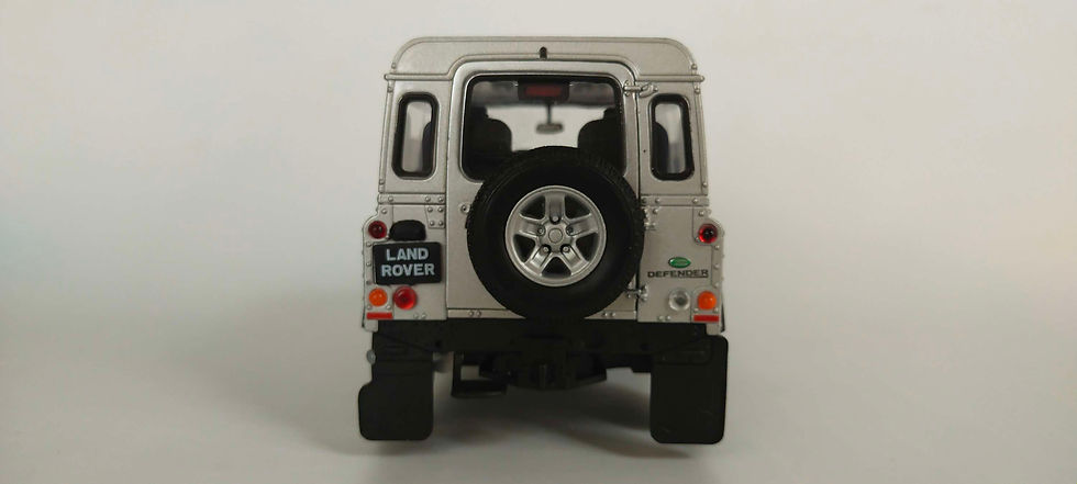 Miniatura: Land Rover Defender (Welly) Plata 1/24