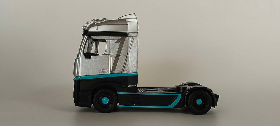 Miniatura: Camión Cabeza Mercedes Benz Actros (Burago) Plata 1/32