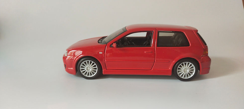 Miniatura: Volkswagen Golf R32 (Maisto) Rojo 1/24