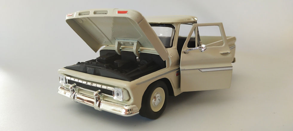 Miniatura: Chevy C10 Fleetside Pickup 1966 (Motor Max) Crema 1/24