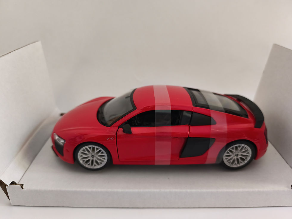 Audi R8 V10 Plus side