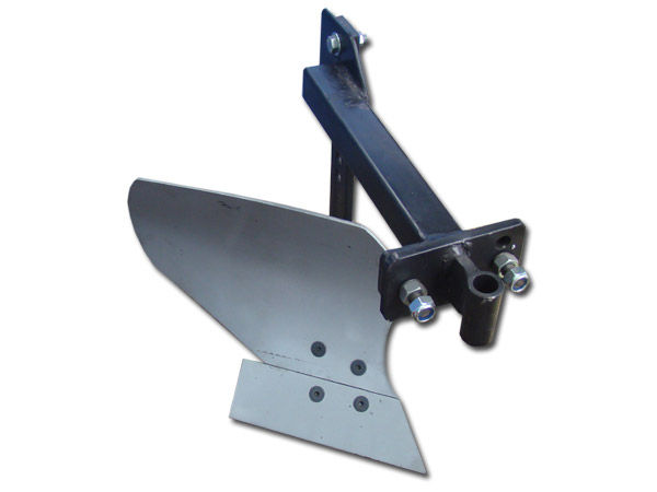 Metal pulluk detayı, metal parçalar ve cıvatalar ile beyaz arka plan resmi.