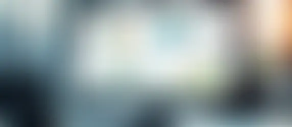 Dashboard digital com gráficos de OKR e indicadores visuais em tela de computador moderno