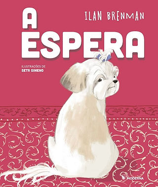 Num fundo rosa escuro, um pequeno cachorro branco com manchas marrons apresenta um olhar melancólico enquanto olha para trás .