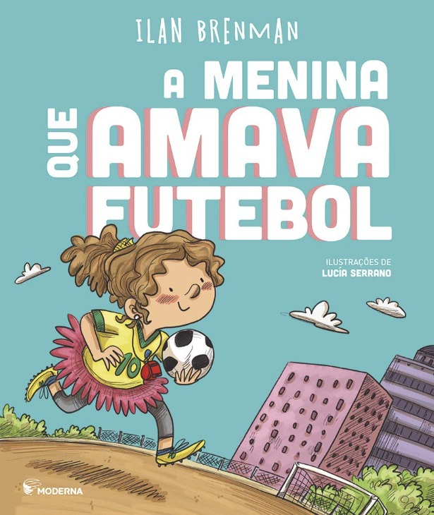 Capa do livro. Menina de saia e camisa da seleção brasileira, segura uma bola de futebol e caminha sorridente pelo campo.