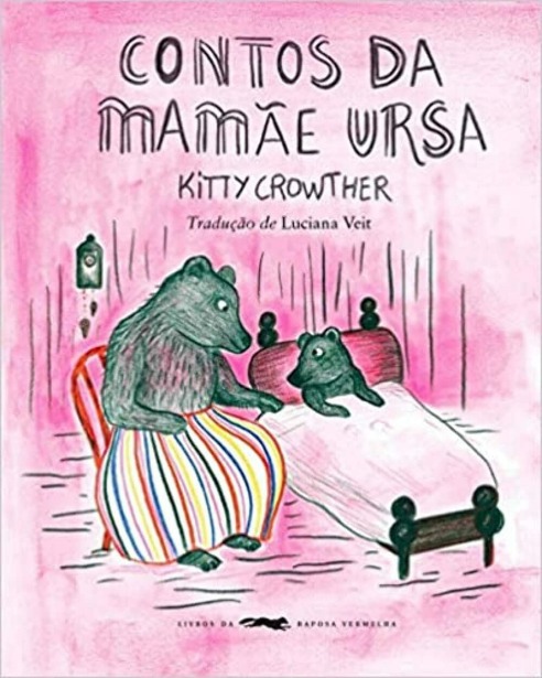 Capa do livro. À beira da cama do ursinho, uma ursa se inclina e sorri.