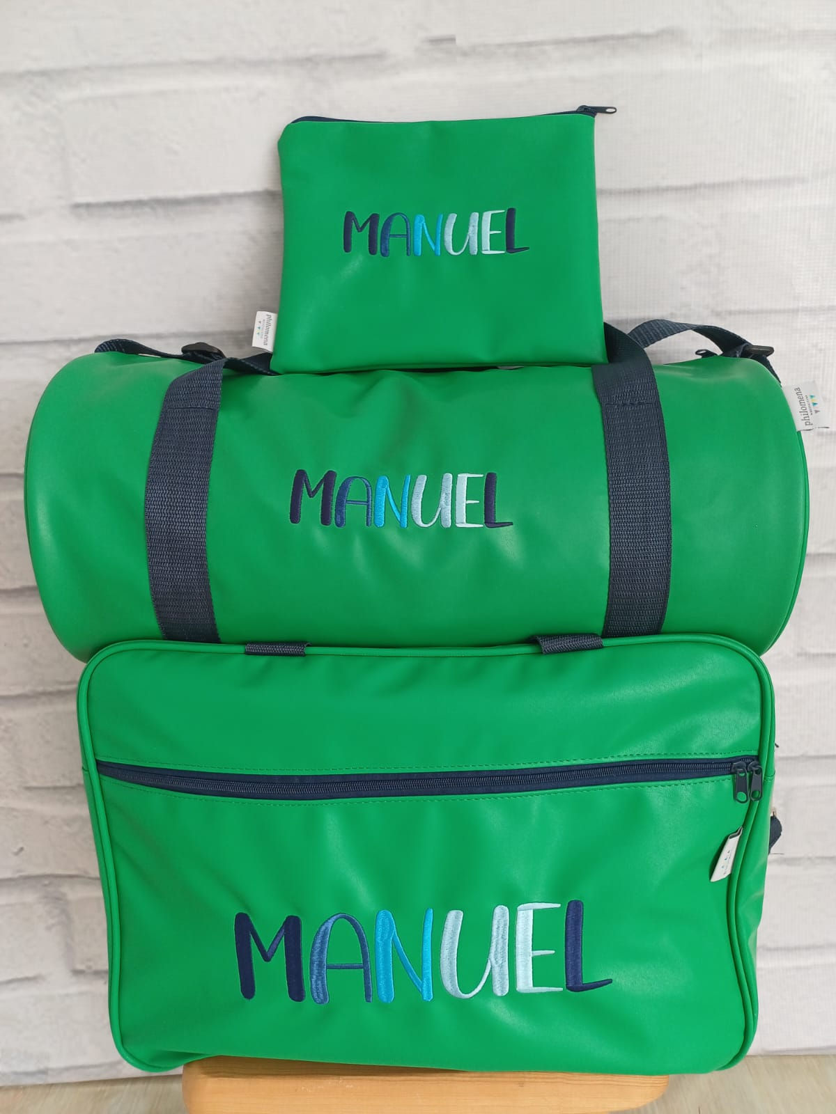 Kit maleta XL, cilindrica y estuche con nombre en colores