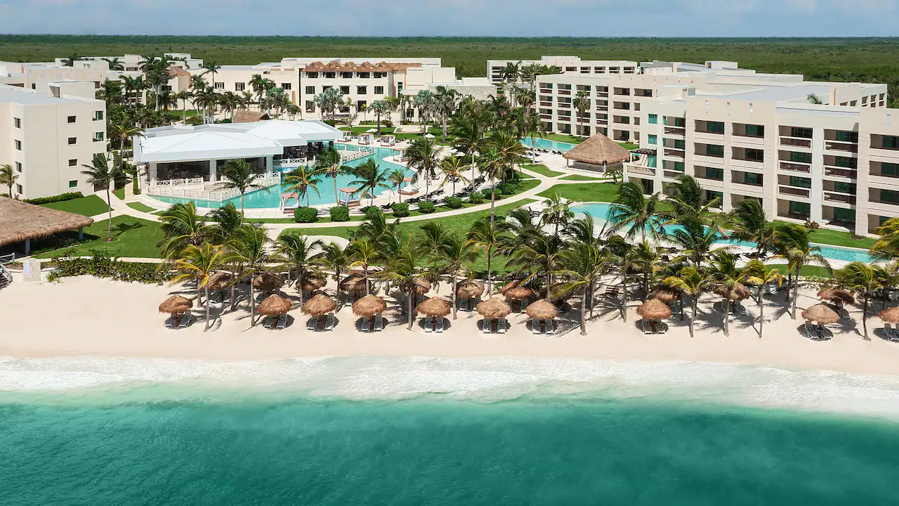 CUNIF-P0055-Hotel-Aerial-Exterior-And-Beach-View.16x9.webp