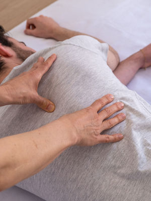 Scopri i Benefici dello Shiatsu: Un Percorso di Guarigione Naturale per Corpo e Mente