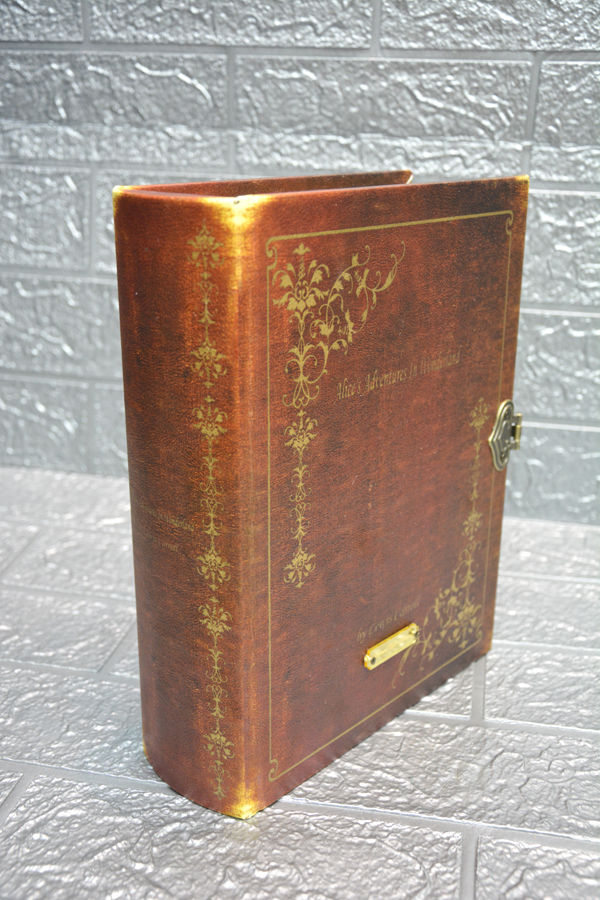 サムネイル： BOOK BOX ＜ Alice's Adventures / 不思議の国のアリス ＞