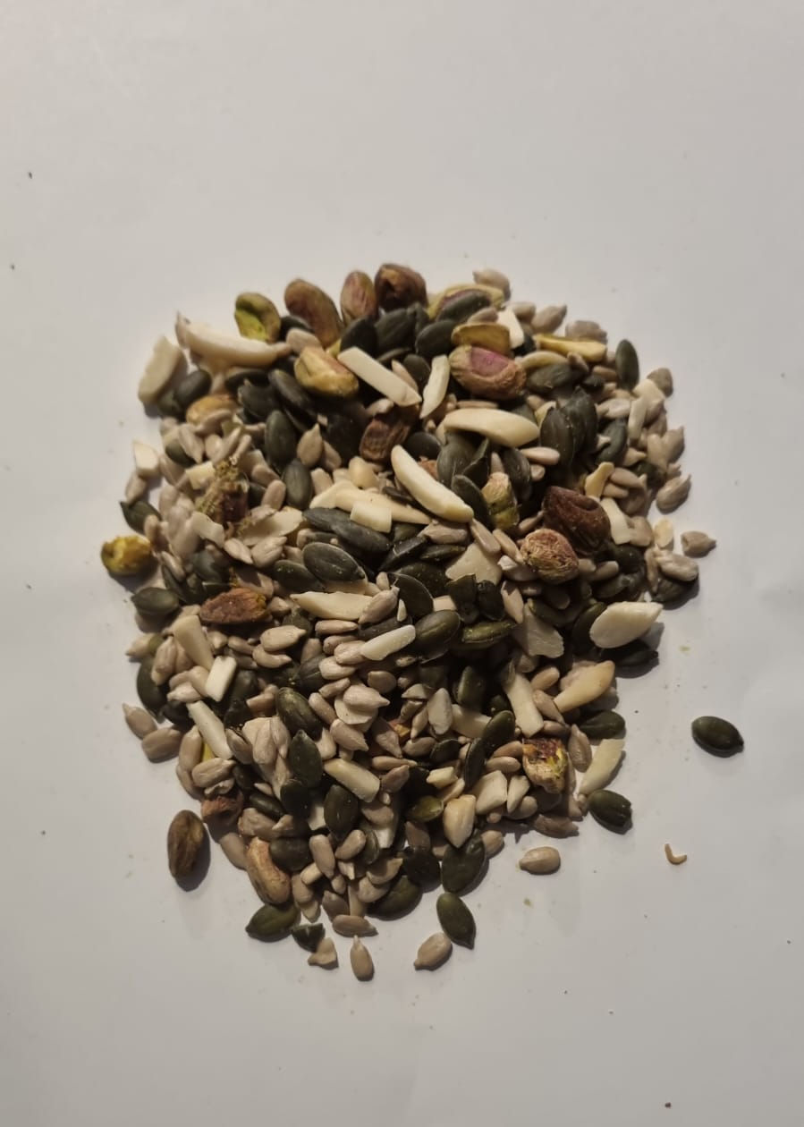 תערובת אגוזים וגרעינים טעימה ובריאה