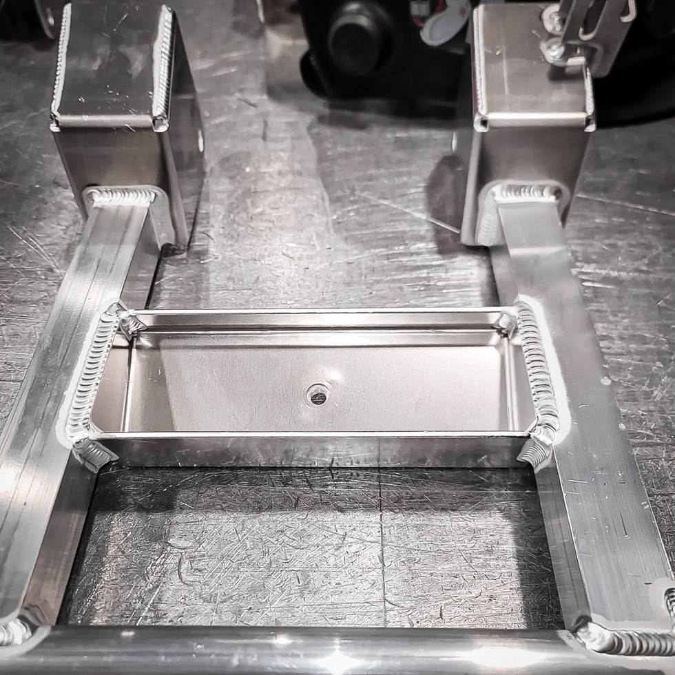 Compact aluminum stretcher with clean welds