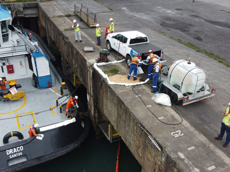 Simulação de acidente no Cais do Porto de Imbituba visa aperfeiçoar preparação para vazamentos de óleo diesel