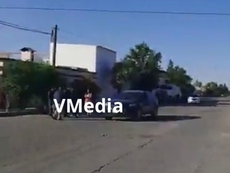 Choque entre bicicleta y automóvil deja una menor herida