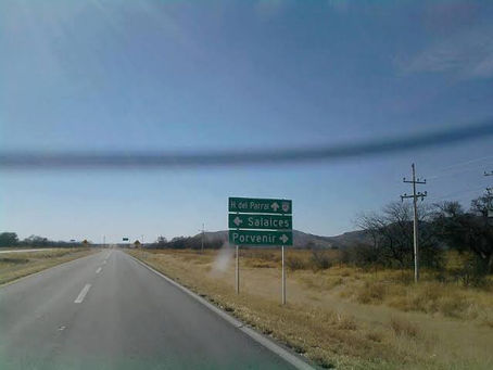 Se salen del camino en su moto en la López- Salaices