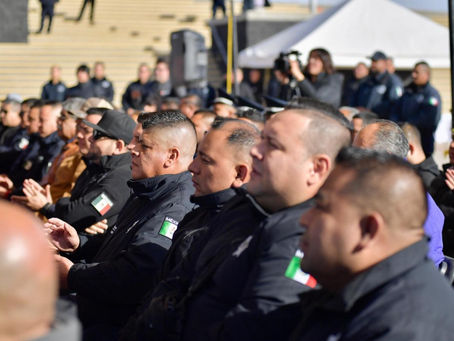 Entregan chamarras Centinela a PolicÃas Municipales de Jiménez y López