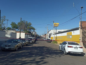 Disparan contra vehículo a las afueras de primaria en Parral