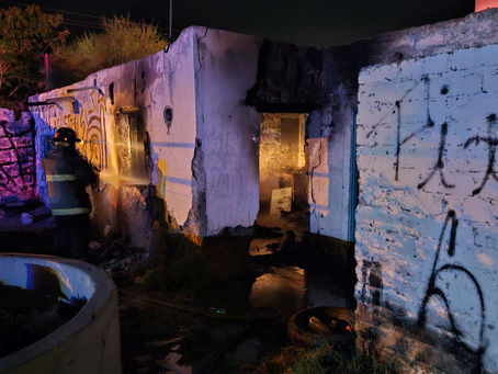 Se incendian tapias en calle Guadalupe Victoria