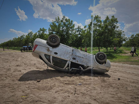 Vuelcan elementos de Sedena en la libre a Camargo, un muerto y un herido
