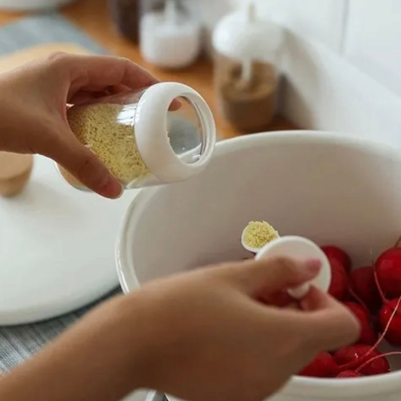 Miniatura: Contenitore con cucchiaino