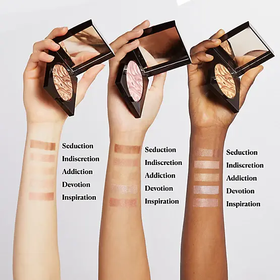 Прев'ю: Laura Mercier Face Illuminator Highlighting Powder