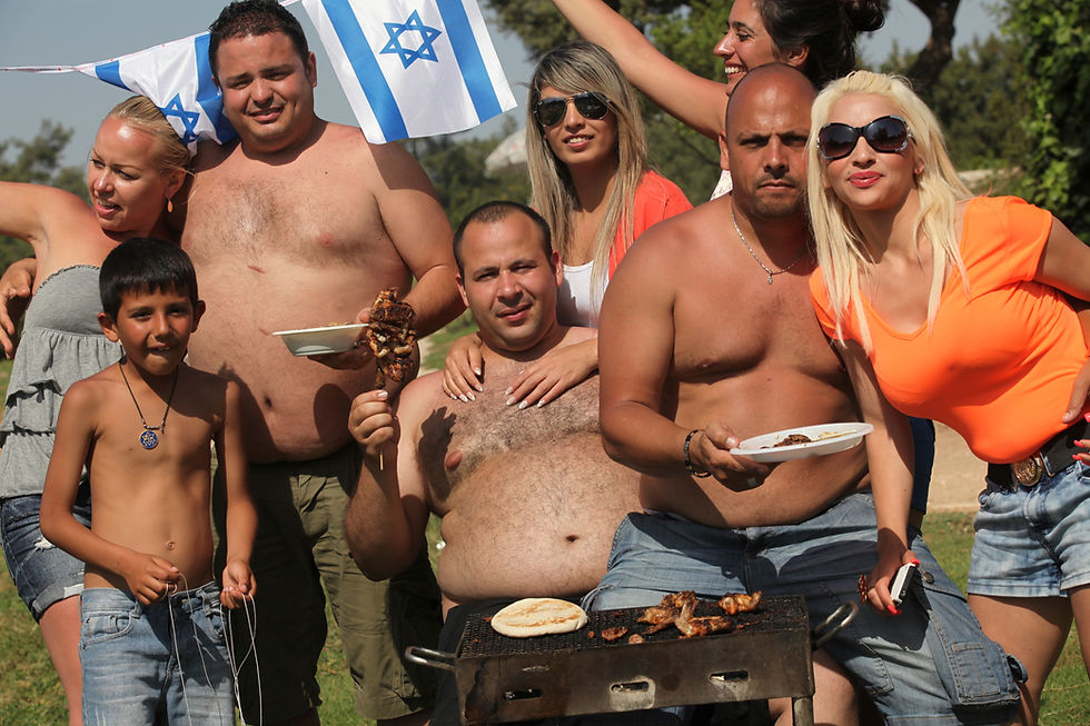 עושים מנגל ביער בן שמן ביום העצמאות