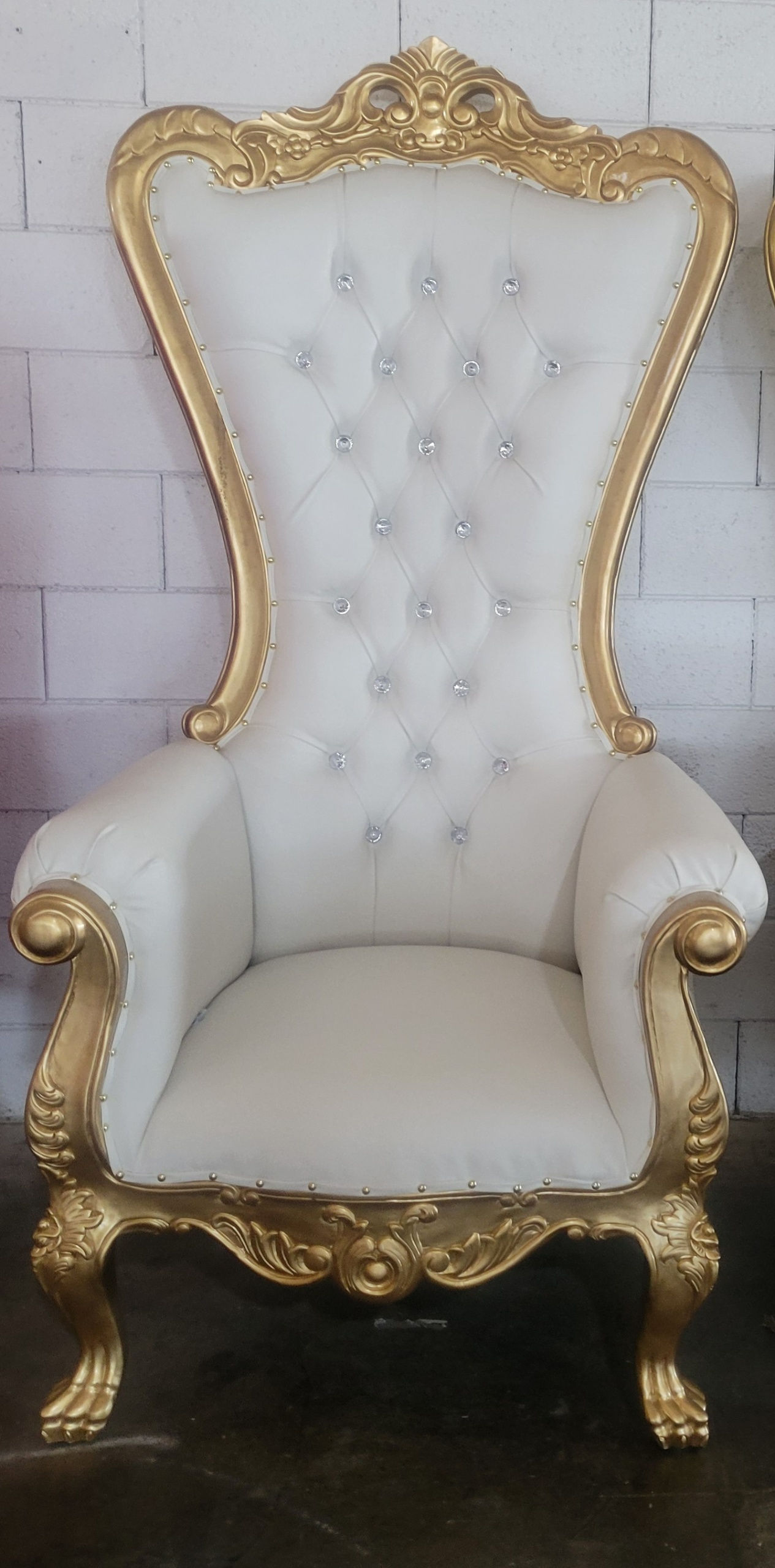 Rental - Sweetheart Throne Chair