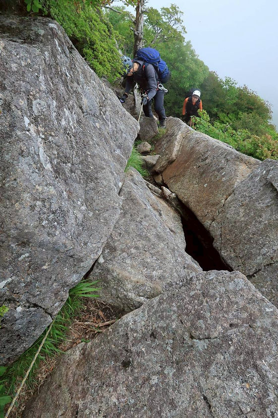 LINE_ALBUM_山頂部岩稜帯での研修②_260705_8.jpg