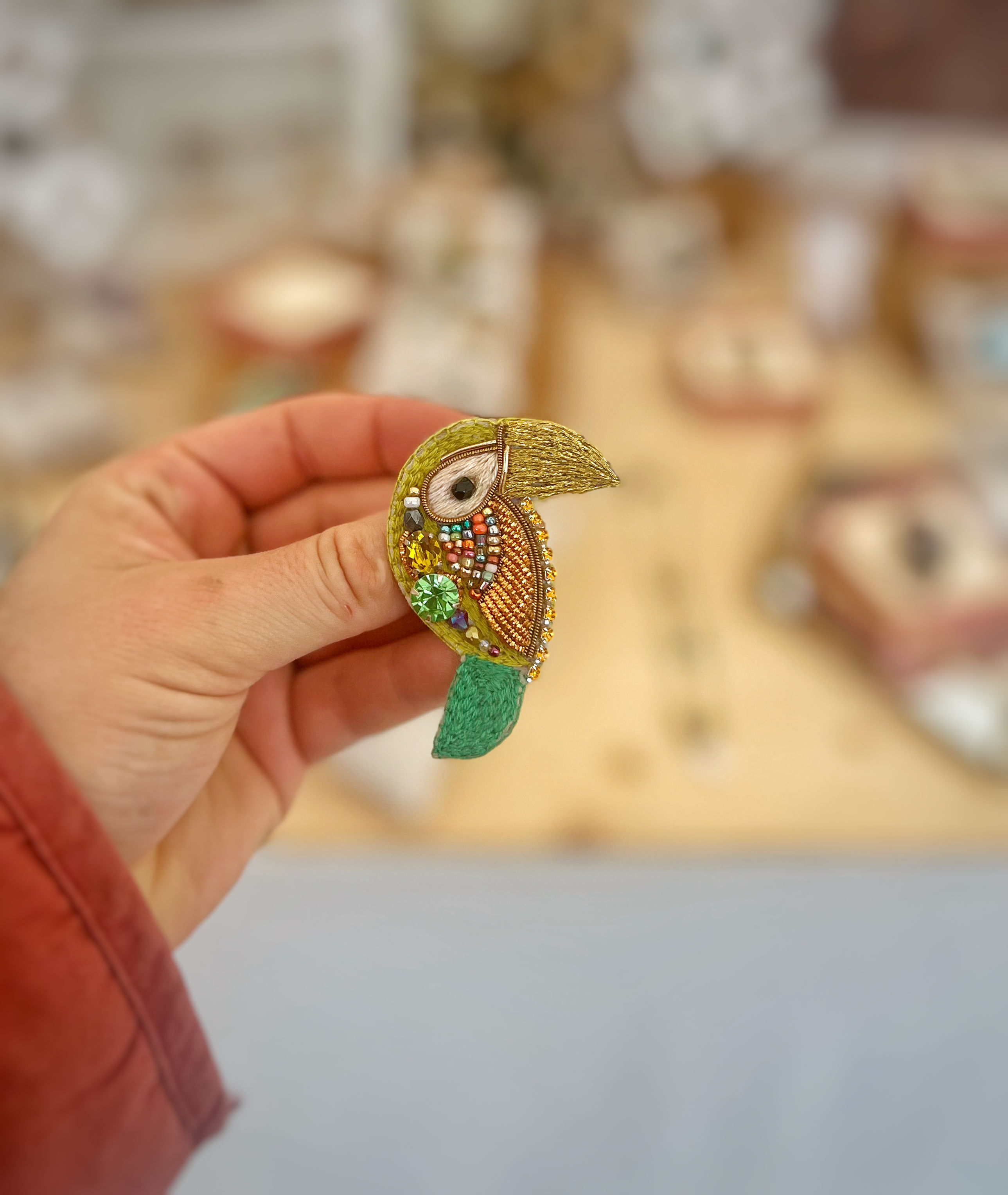 Broche toucan vert