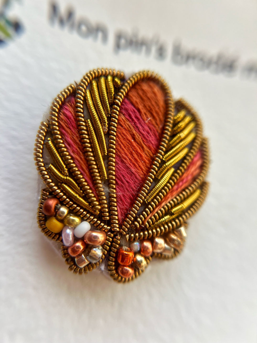 Miniature : Pin’s coquillage brun orangé 