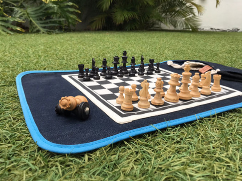 Echiquier fabriqué en tissus Jean Denim avec contour bleu - Jeu d'échecs aimanté Enroulable avec option de personnalisation