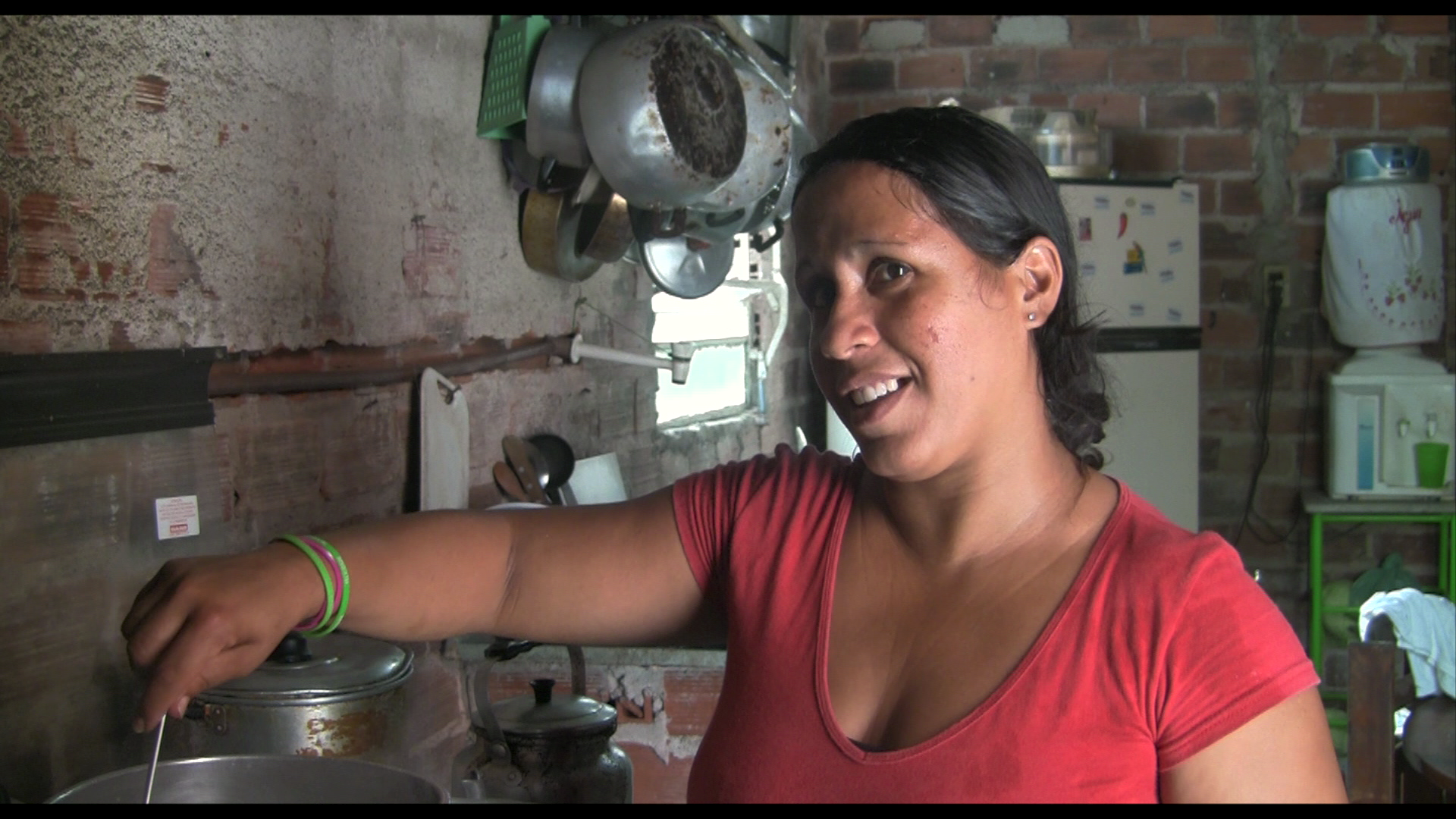 Doméstica_divulgação_03_empregada_Flávia_trabalha_na_casa_de_seua_patroa,_que_também_trabalha_como_e