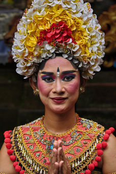 Bali Legong dance, Legong dance photography, Balinese culture, traditional Balinese dance, Bali performance art, gamelan music, Balinese temple dance, cultural heritage Bali, Batubulan dance, Barong and Kris dance, Bali traditions, Indonesian dance photography