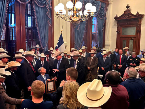 Sheriffs' Association of Texas presents letter to Governor Abbott.
