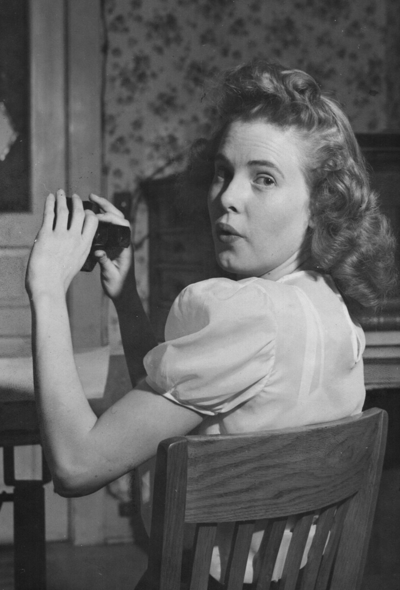 Lois Wilson posing 1947