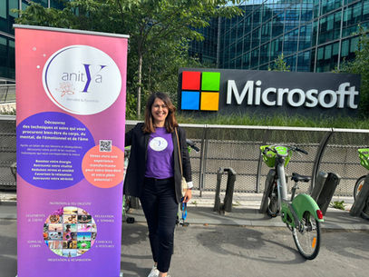 Yasmina Radulovic devant les locaux de Microsoft Paris pour une journée bien-être entreprise